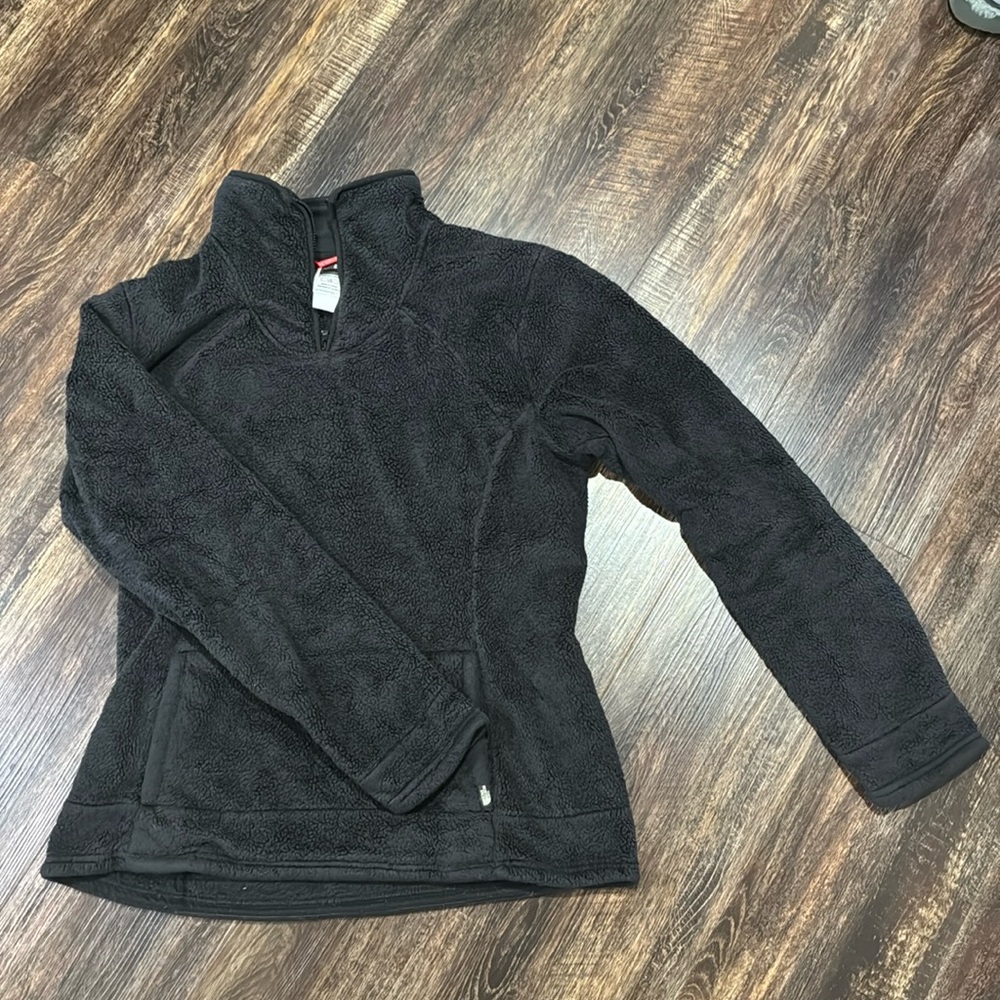 Black Women’s fleece North Face 3/4 zip. Size large